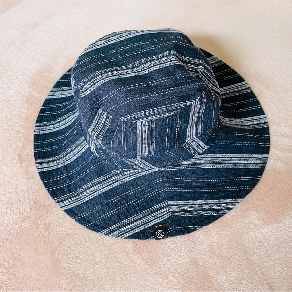 🌹 Treasure and Bond Stripped Blue Bucket Hat